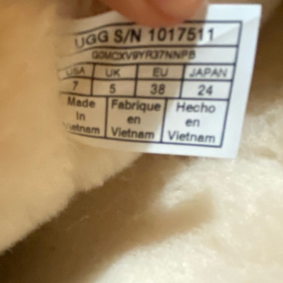 Chestnut Uggs; Resistant suede Fur boots - Picture 6 of 6